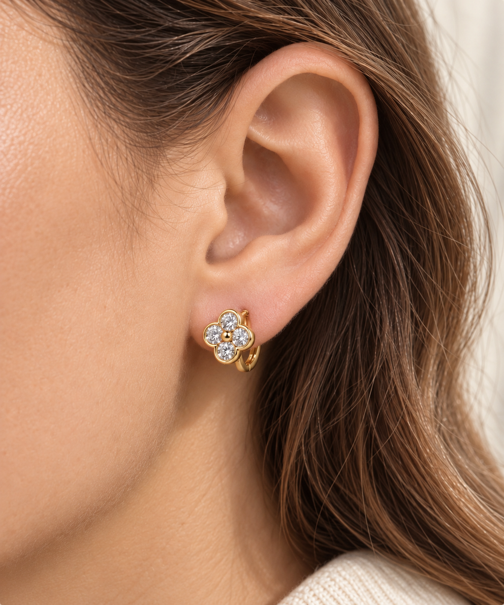Boucles d’oreilles trèfle en moissanite plaquées or 14 carats | JOYA